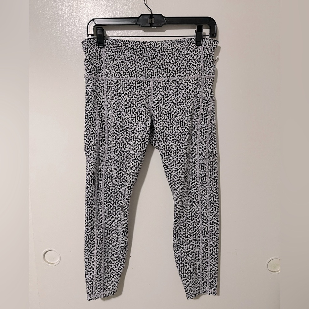 Athleta tight leggings leopards black white size Medium